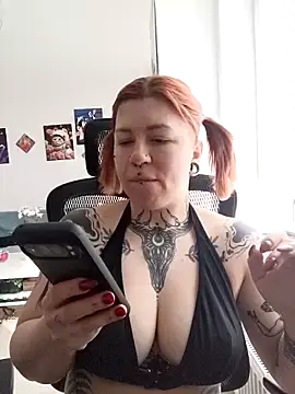 Snapshot of divine_eve chatting on March 18, 10:18 am divine eve online show from March 18, 10:18 am