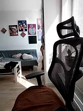 Snapshot of divine_eve chatting on April 1, 10:38 am divine eve online show from April 1, 10:38 am