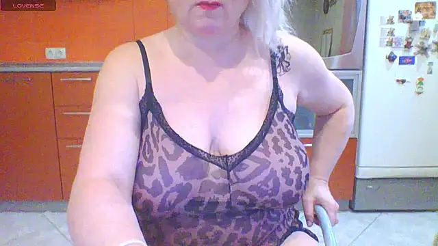 mira robinsonnn online show from February 17, 2:08 am