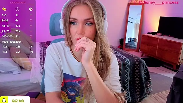 Snapshot of PrincessVS chatting on November 14, 3:38 am PrincessVS online show from November 14, 3:38 am