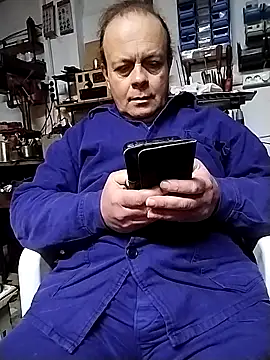 Snapshot of 1Kalandor@xh chatting on February 16, 8:43 am 1Kalandorxh online show from February 16, 8:43 am