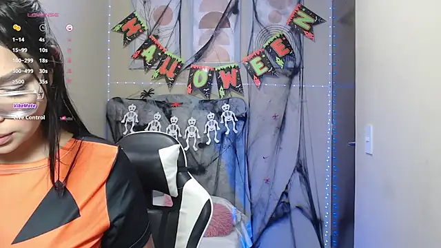 Snapshot of lindsay_sweet2 chatting on October 26, 5:57 am lindsay sweet2 online show from October 26, 5:57 am