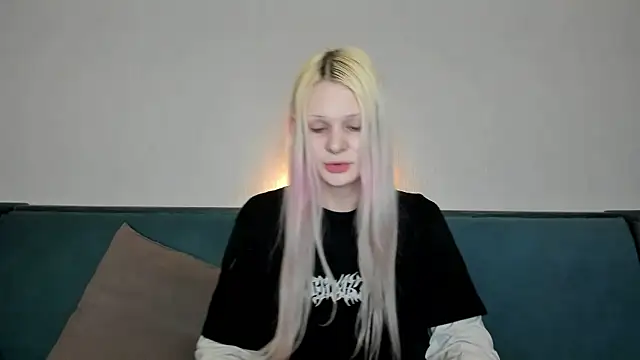 Snapshot of sashakiss99 chatting on December 1, 9:59 pm sashakiss99 online show from December 1, 9:59 pm