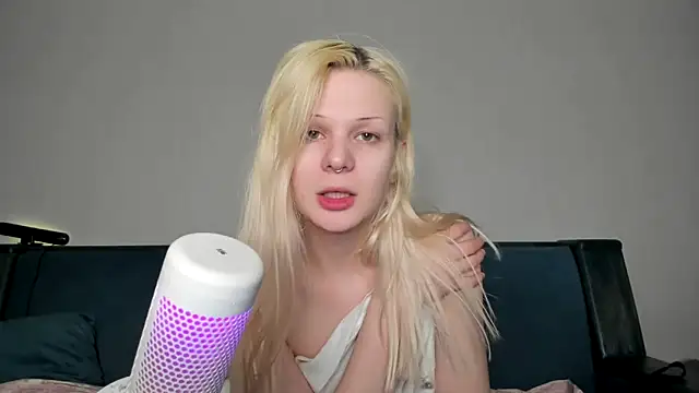 Snapshot of sashakiss99 chatting on March 15, 7:59 pm sashakiss99 online show from March 15, 7:59 pm