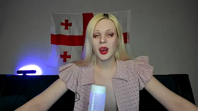 Snapshot of sashakiss99 chatting on March 18, 7:10 pm sashakiss99 online show from March 18, 7:10 pm