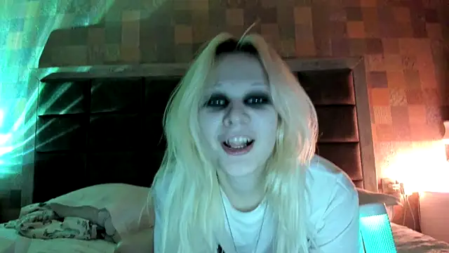 Snapshot of sashakiss99 chatting on October 26, 1:22 am sashakiss99 online show from October 26, 1:22 am