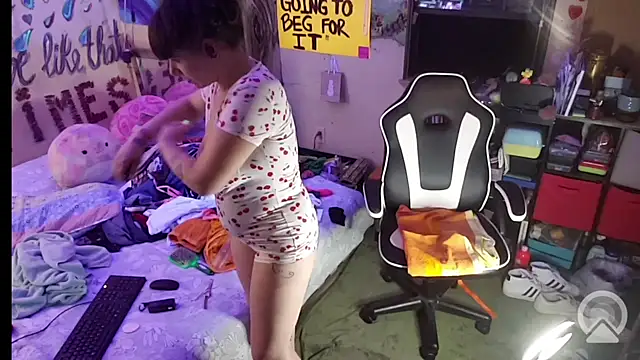 Snapshot of Cloud_Master9 chatting on October 5, 7:17 am Cloud Master9 online show from October 5, 7:17 am