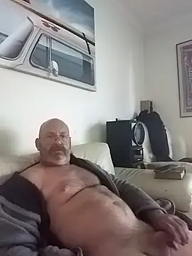 Snapshot of iambradz chatting on February 20, 12:30 am iambradz online show from February 20, 12:30 am