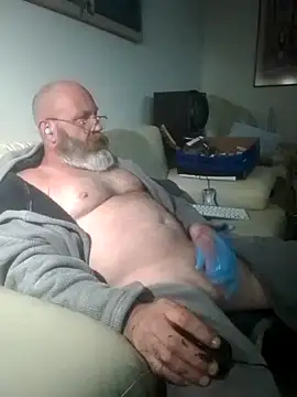 Snapshot of iambradz chatting on November 9, 12:47 pm iambradz online show from November 9, 12:47 pm