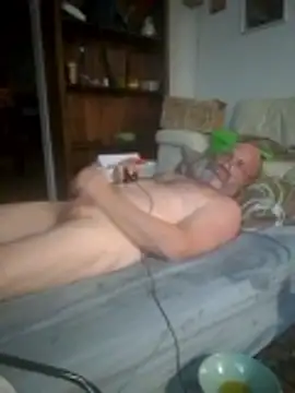 iambradz online show from April 21, 3:39 pm