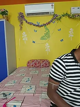 Snapshot of OrgsmMust chatting on March 4, 6:03 pm OrgsmMust online show from March 4, 6:03 pm