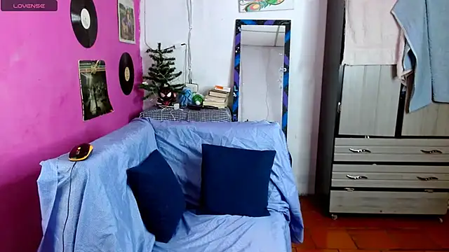 sensitive brunette online show from December 11, 12:44 am