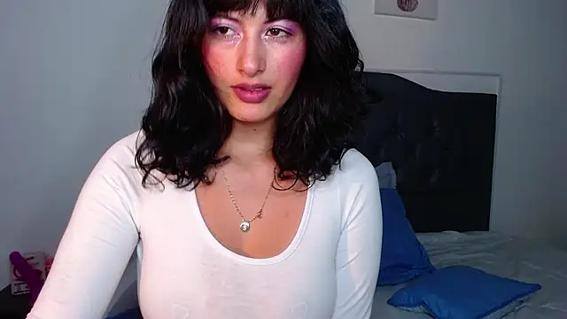 Snapshot of candy_lux_ chatting on February 25, 3:49 pm candy lux online show from February 25, 3:49 pm