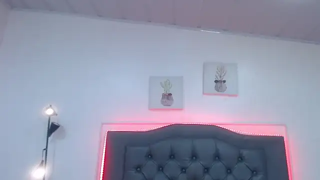 Snapshot of candy_lux_ chatting on October 18, 7:03 pm candy lux online show from October 18, 7:03 pm