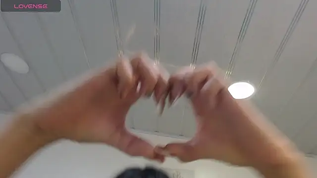 Snapshot of candy_lux_ chatting on February 28, 7:37 pm candy lux online show from February 28, 7:37 pm