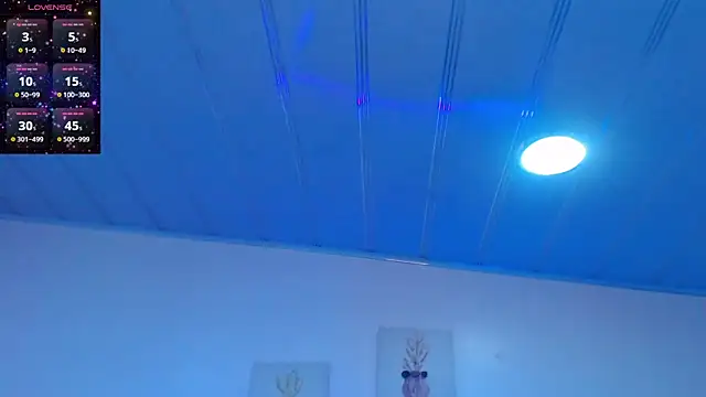 Snapshot of candy_lux_ chatting on March 7, 4:48 pm candy lux online show from March 7, 4:48 pm