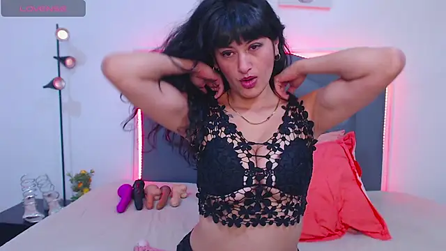 Snapshot of candy_lux_ chatting on April 9, 1:16 pm candy lux online show from April 9, 1:16 pm