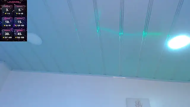 Snapshot of candy_lux_ chatting on April 16, 1:56 pm candy lux online show from April 16, 1:56 pm