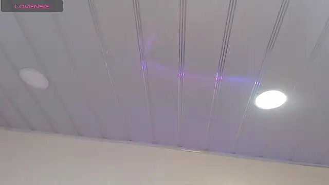 Snapshot of candy_lux_ chatting on April 20, 3:48 pm candy lux online show from April 20, 3:48 pm