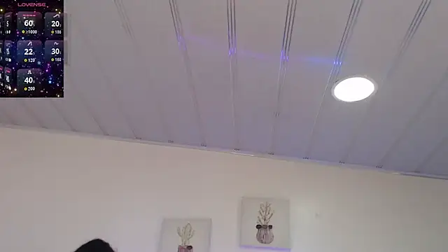 Snapshot of candy_lux_ chatting on April 22, 3:57 pm candy lux online show from April 22, 3:57 pm