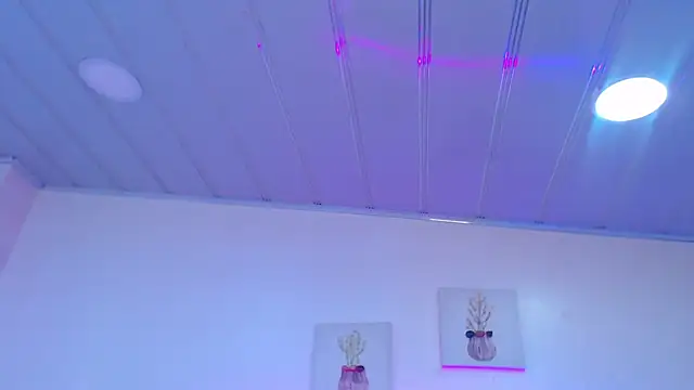 Snapshot of candy_lux_ chatting on April 29, 1:59 pm candy lux online show from April 29, 1:59 pm
