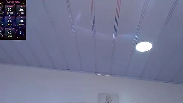 Snapshot of candy_lux_ chatting on May 1, 2:43 pm candy lux online show from May 1, 2:43 pm