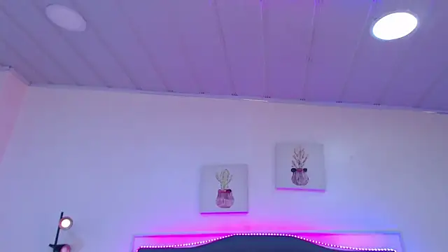 Snapshot of candy_lux_ chatting on May 9, 3:06 pm candy lux online show from May 9, 3:06 pm
