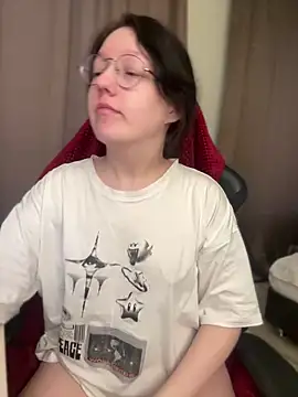 Snapshot of emigooflordXD chatting on February 16, 6:43 am emigooflordXD online show from February 16, 6:43 am