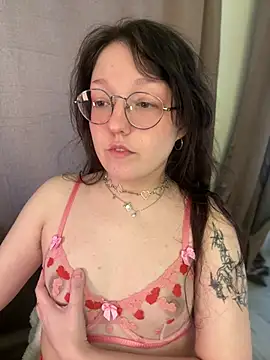 Snapshot of emigooflordXD chatting on February 20, 9:44 am emigooflordXD online show from February 20, 9:44 am