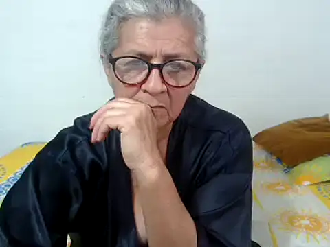 Snapshot of candy_mature_ chatting on March 12, 9:35 pm candy mature online show from March 12, 9:35 pm