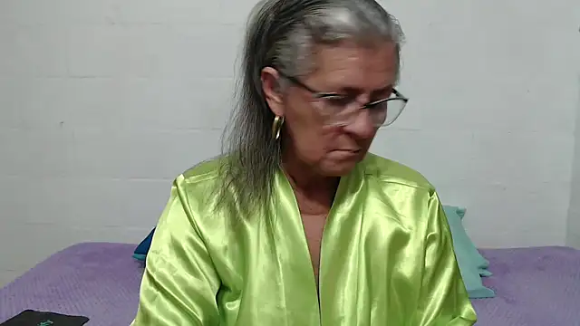 Snapshot of candy_mature_ chatting on October 6, 11:35 pm candy mature online show from October 6, 11:35 pm