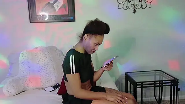 yiauana online show from February 18, 7:32 am