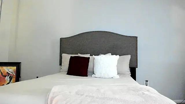 yiauana online show from September 14, 9:30 am