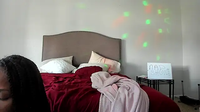 yiauana online show from September 25, 4:11 pm