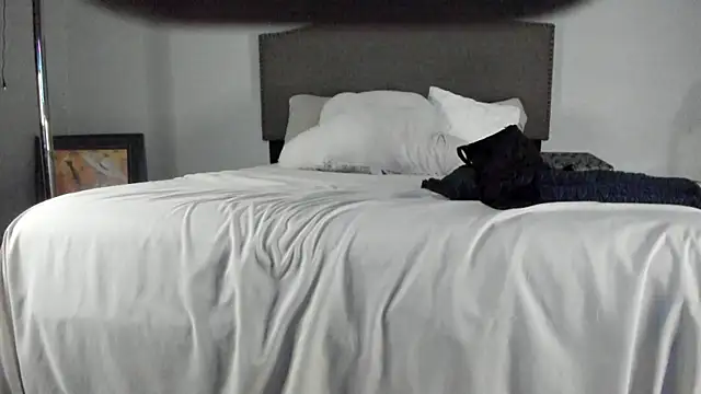 yiauana online show from October 5, 11:30 am