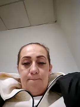 AvaLloyd online show from February 16, 2:43 pm