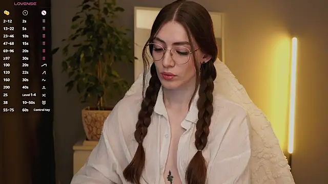 Snapshot of Ester_Hill chatting on September 20, 1:06 am Ester Hill online show from September 20, 1:06 am