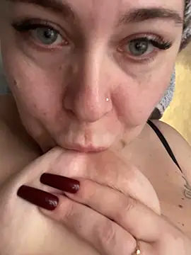 Snapshot of CuteNata chatting on February 6, 7:24 am CuteNata online show from February 6, 7:24 am