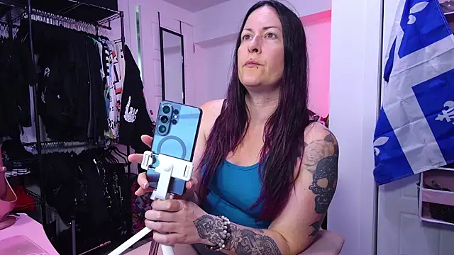 Snapshot of gennyrock chatting on June 28, 6:25 pm gennyrock online show from June 28, 6:25 pm