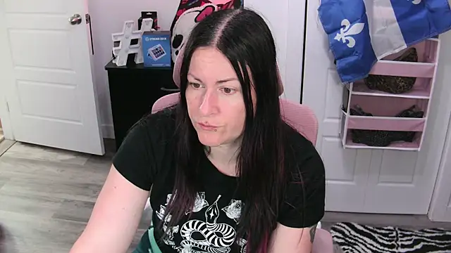 Snapshot of gennyrock chatting on July 12, 12:18 pm gennyrock online show from July 12, 12:18 pm