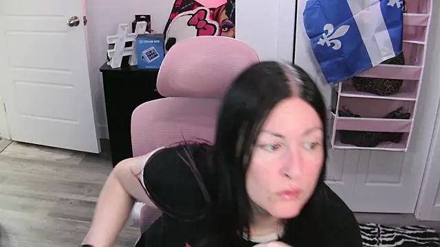 Snapshot of gennyrock chatting on July 25, 12:14 pm gennyrock online show from July 25, 12:14 pm