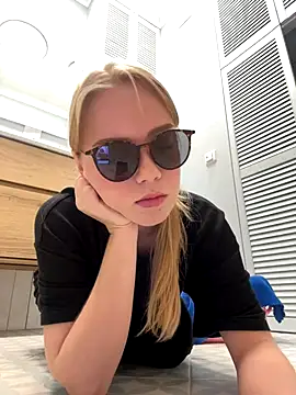 Snapshot of Little_Forest_ELF chatting on November 14, 10:14 am Little Forest ELF online show from November 14, 10:14 am