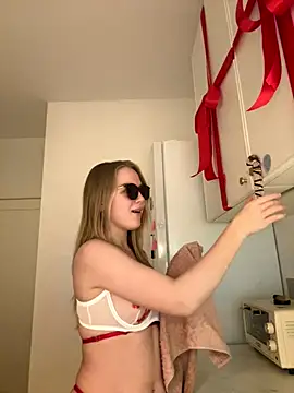 Snapshot of Little_Forest_ELF chatting on December 15, 1:37 pm Little Forest ELF online show from December 15, 1:37 pm