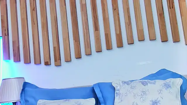 Snapshot of EmilyColle_ chatting on November 24, 7:46 pm EmilyColle online show from November 24, 7:46 pm