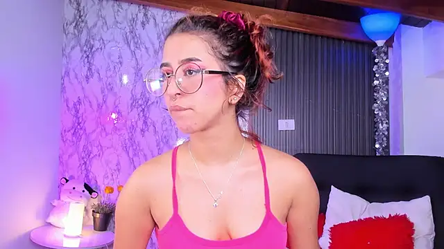 chloe blue online show from March 7, 11:40 am