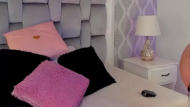 Charlotte  08 online show from October 22, 7:35 pm