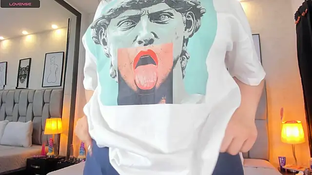 Snapshot of sweet--emily chatting on December 17, 9:28 am sweet--emily online show from December 17, 9:28 am