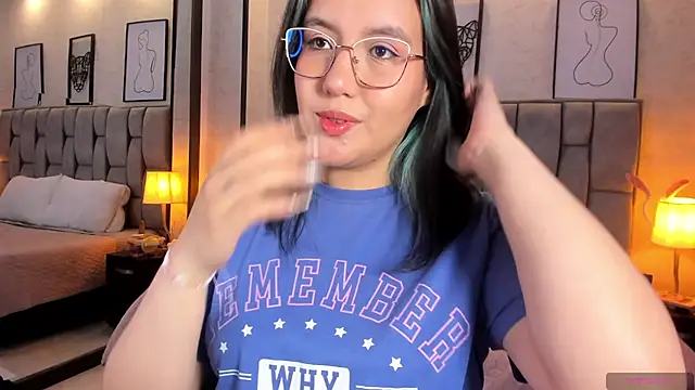 Snapshot of sweet--emily chatting on December 19, 7:07 am sweet--emily online show from December 19, 7:07 am