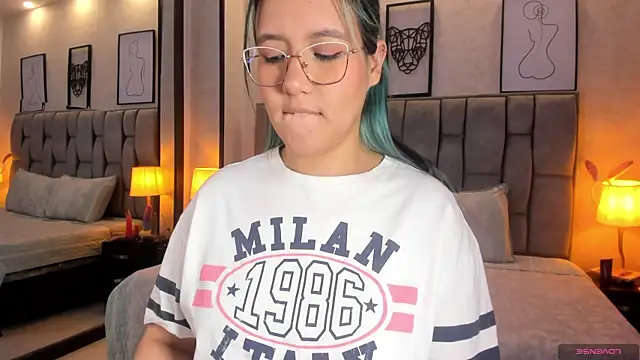 Snapshot of sweet--emily chatting on December 21, 6:52 am sweet--emily online show from December 21, 6:52 am