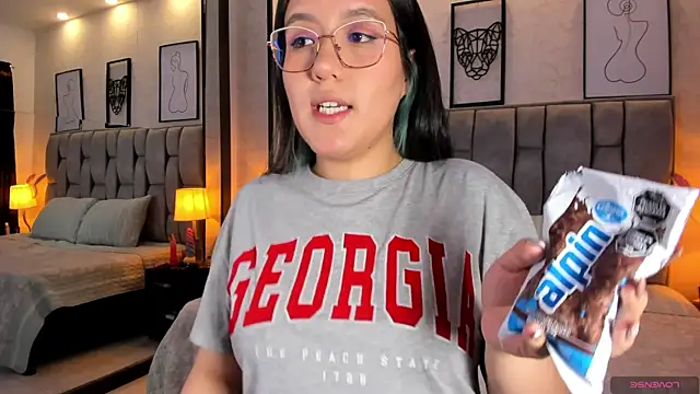 Snapshot of sweet--emily chatting on December 22, 6:06 am sweet--emily online show from December 22, 6:06 am